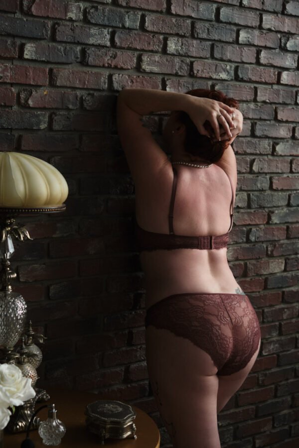 booty shot of woman leaning against a wall in two piece lingerie set plus size boudoir photography Toronto - Provocateur Images